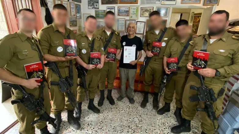 הלוחמים ועזרא יכין