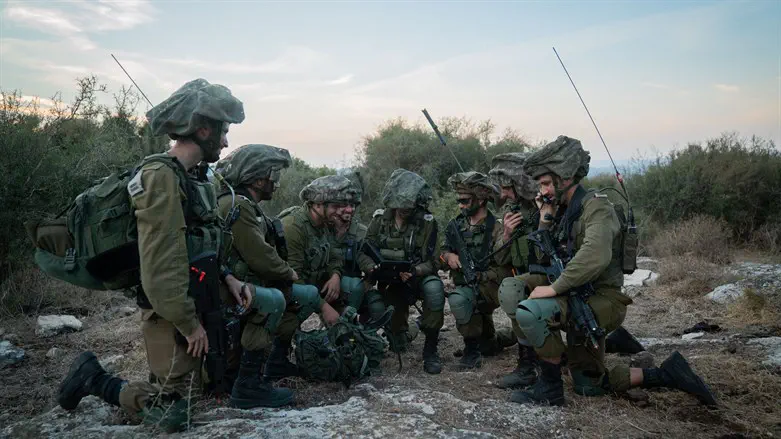 עם הפנים ל-2022