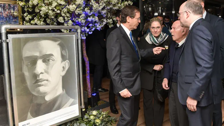 הרצוג ורעייתו באיצטדיון