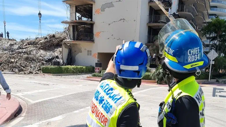 Hatzalah South Florida at sdiaster scene in Surfside