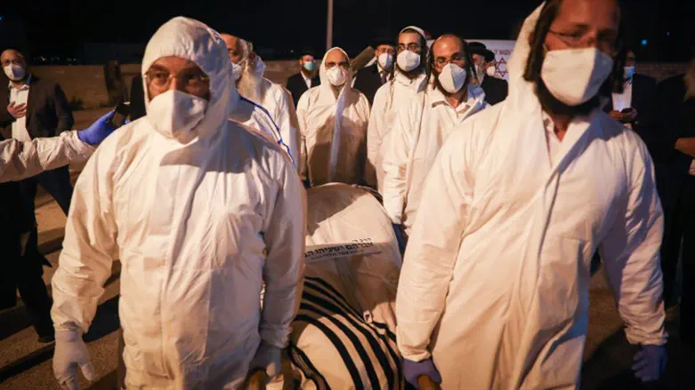 Burial of COVID victim (archive image)