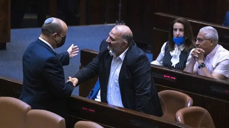 בנט עם שותפו הקואליציוני עבאס