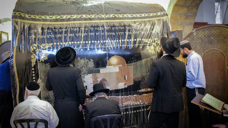 על פי אונסק"ו מדובר בכלל במסגד המצוי בשטחה של פלשתין הכבושה. קבר רחל