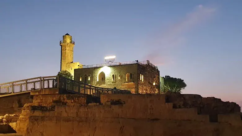 The short-lived menorah at the Tomb of Samuel the Prophet