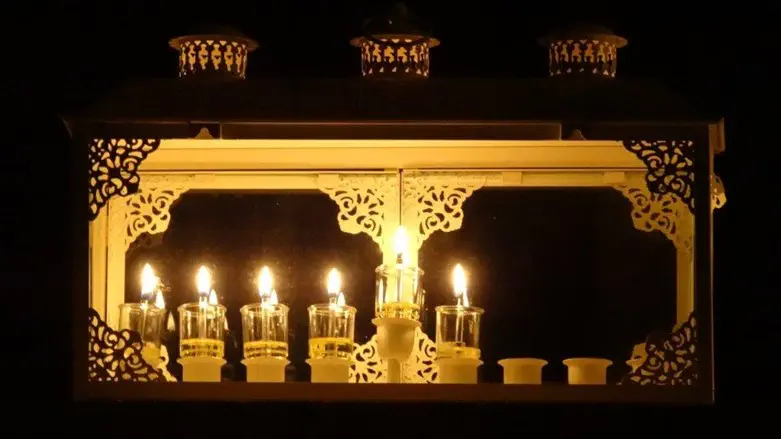 חנוכיות ברובע היהודי