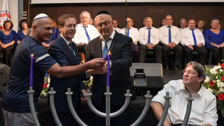 הדלקת נרות בבית הלוחם