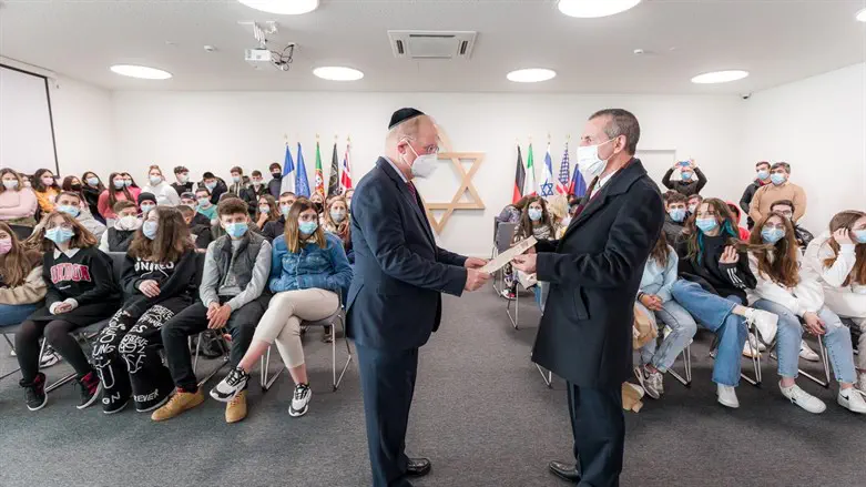 ד"ר לואיס אנדרדה וד"ר מיכאל רוטוול