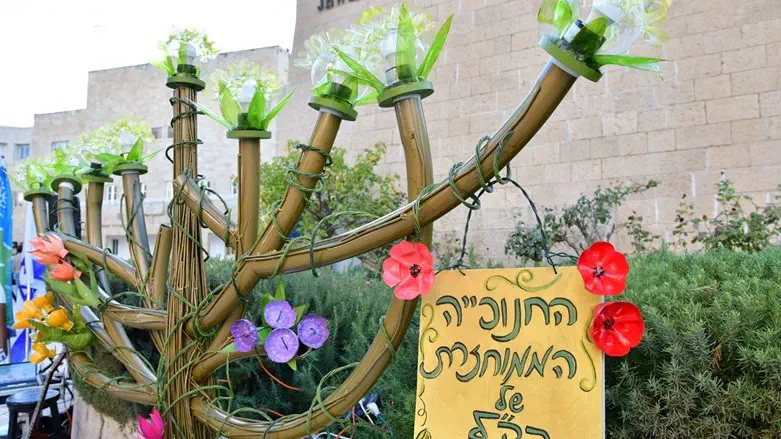 החנוכיה הממוחזרת