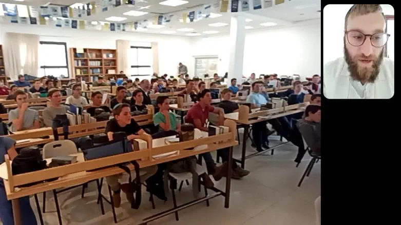 כתריאל בשיחה עם התלמידים