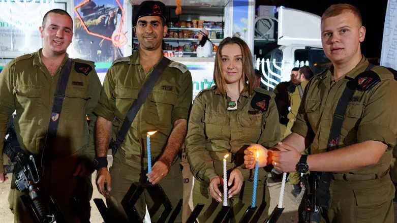 הדלקת הנרות של חיילי השיריון