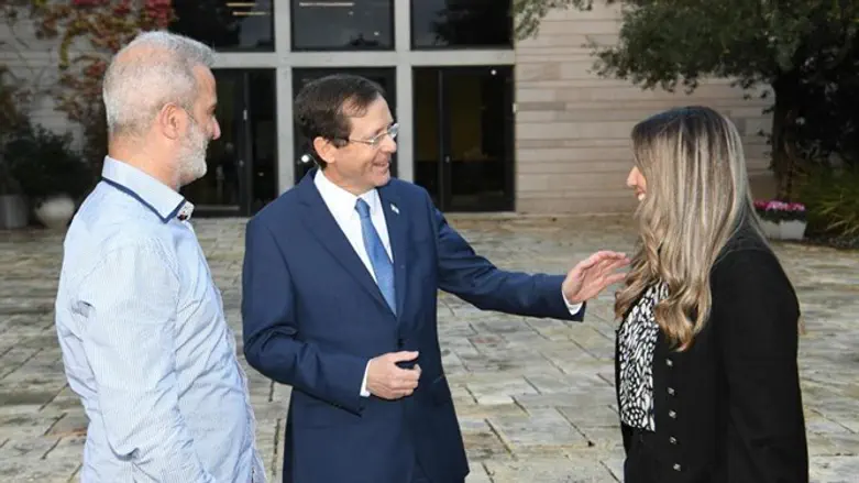 Ицхак Герцог с Морди и Натали Окнин