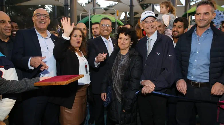 ראש העיר ירושלים, משה ליאון, חונך את מתחם גן סאקר המחודש