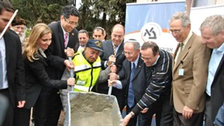 הנחת אבן הפינה. היום