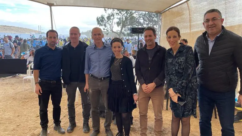 טקס סיום של עמותת אחריי