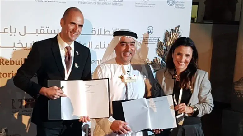 Eran Teboul (l), Ahmed Obaid Al Mansoor (c), Fleur Hassan-Nahoum