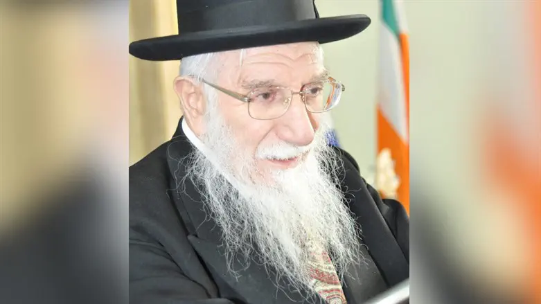 הרב אברהם שלוש