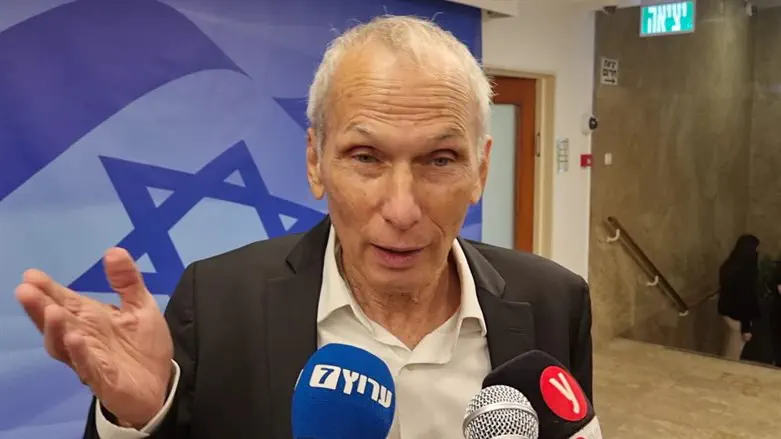 "פעלו בצורה ראויה" השר עומר בר לב