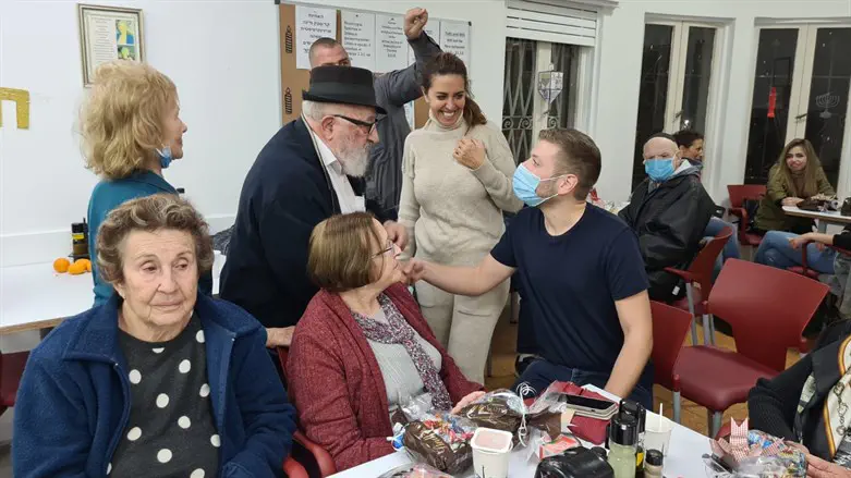 Yair Netanyahu with the Holocaust survivors