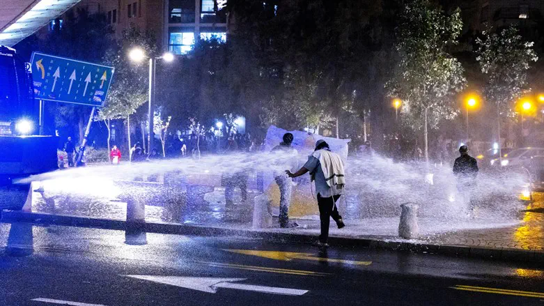 Police spraying skunk water at protesters
