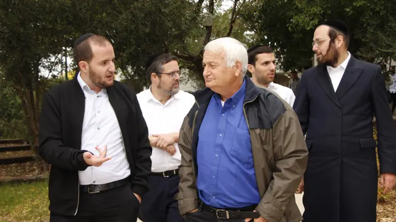 אלון שוסטר בישיבת ההסדר החרדית