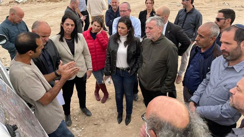 Айелет Шакед и Меир Коэн в Негеве