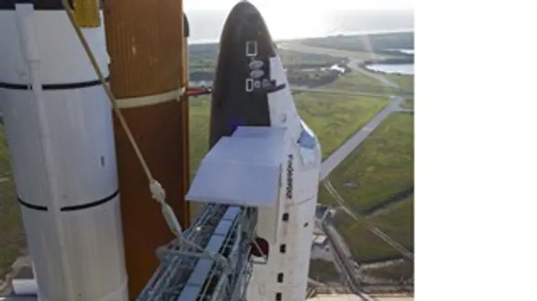 מעבורת חלל על קן שיגור