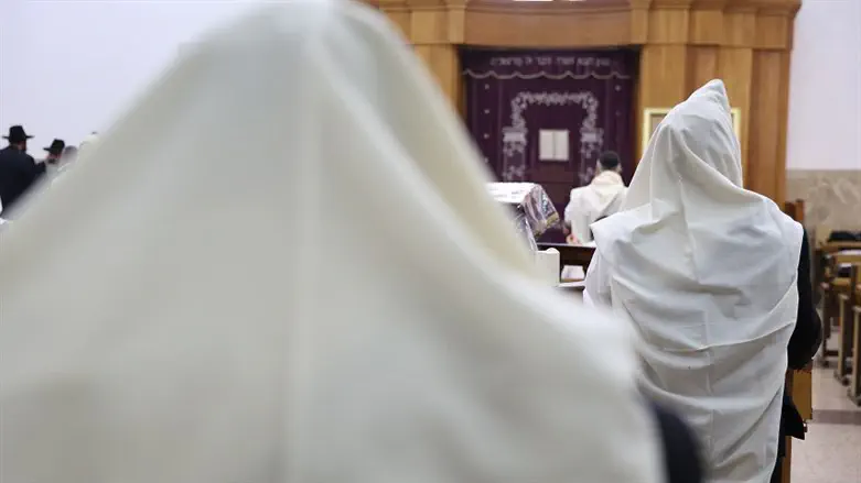 Men praying in synagogue
