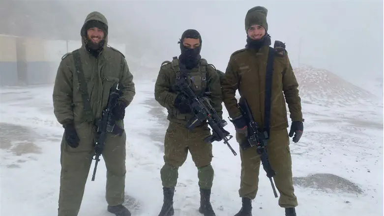 חיילים בשלג הראשון בחרמון לחורף 21-22