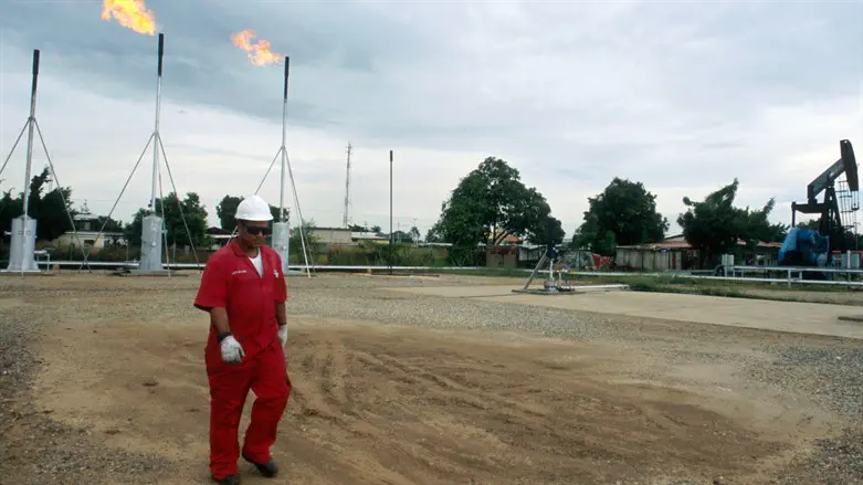 Crude oil (illustration)