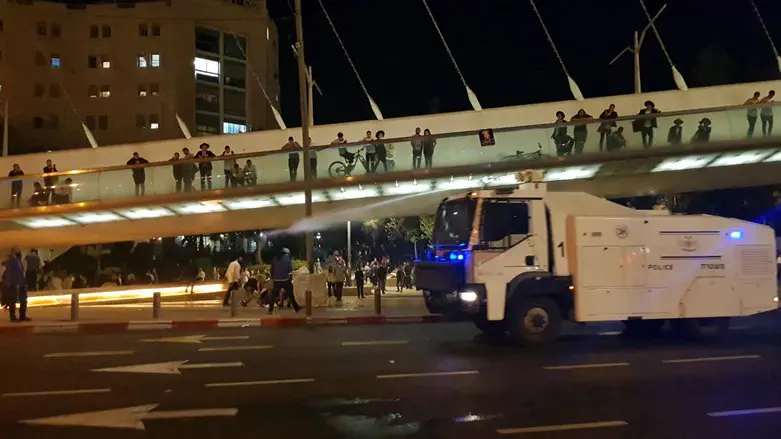 בואש במהלך מחאה