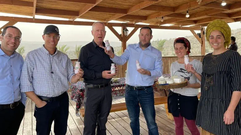 יואב גלנט ויוסי דגן