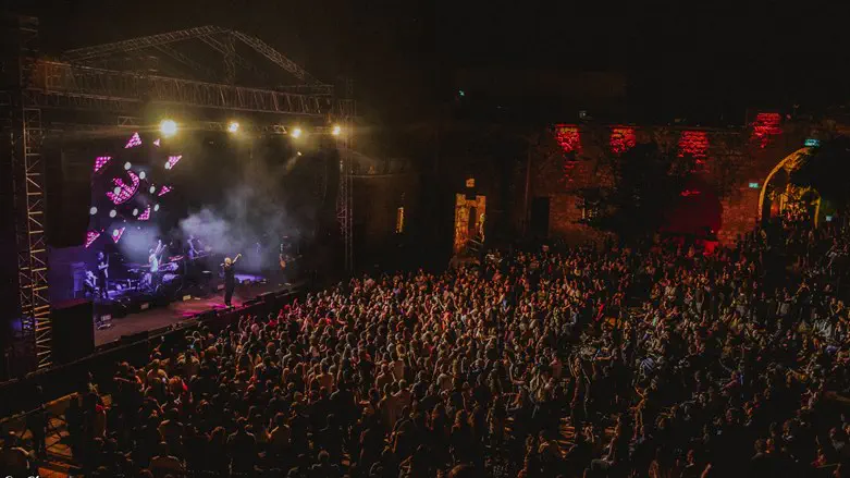 אברהם טל בהופעה