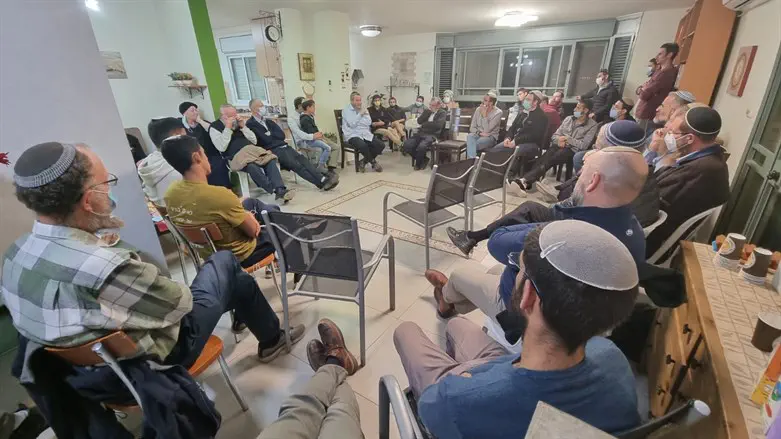 אבי מעוז בישוב עלי