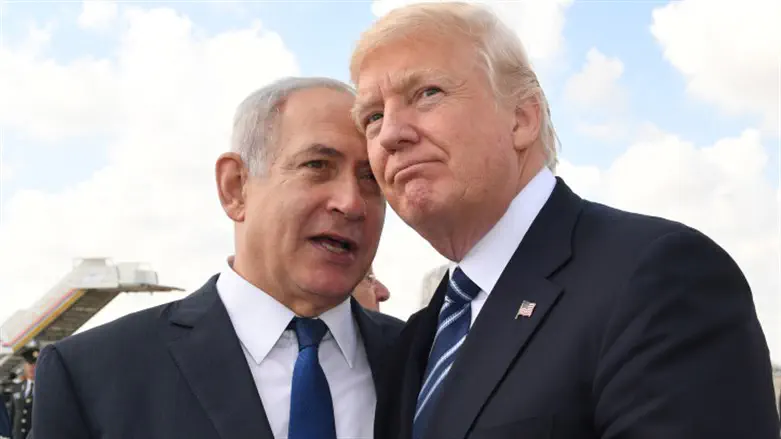 Binyamin Netanyahu meets with Donald Trump at Ben Gurion Airport