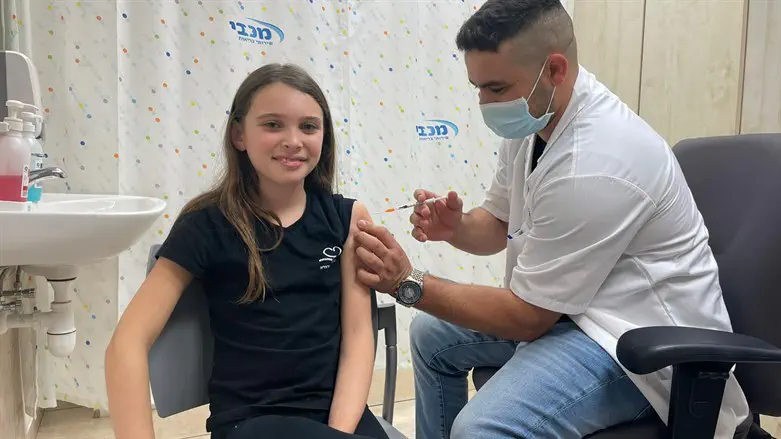 גאלה קונסטנטה מקבלת את מנת החיסון השנייה