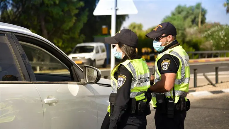 Police enforce COVID regulations (archive)