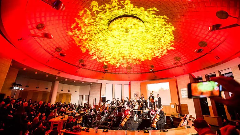 מופע במבנה העירייה