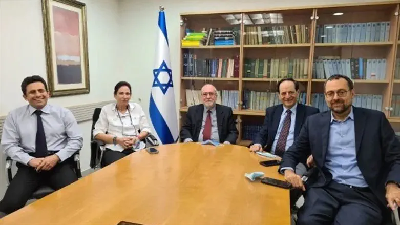 חברי ועדת האיתור בכינוס ראשון