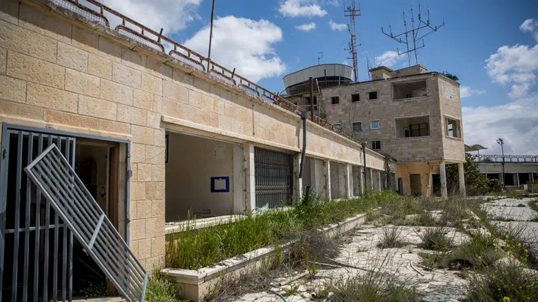 שדה התעופה הנטוש בעטרות