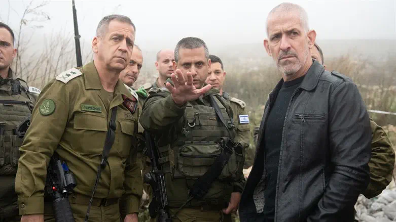 אל"מ רועי צוויג (במרכז) עם הרמטכ"ל וראש השב"כ