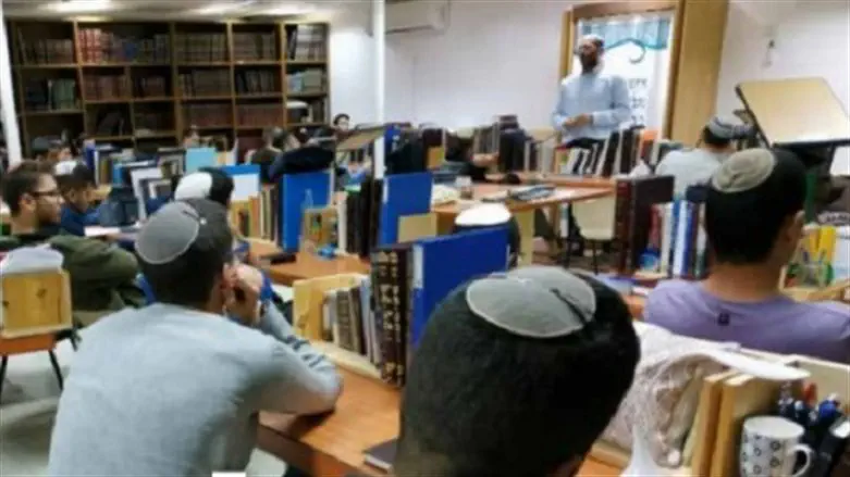 הישיבה הקדם צבאית בברוכין