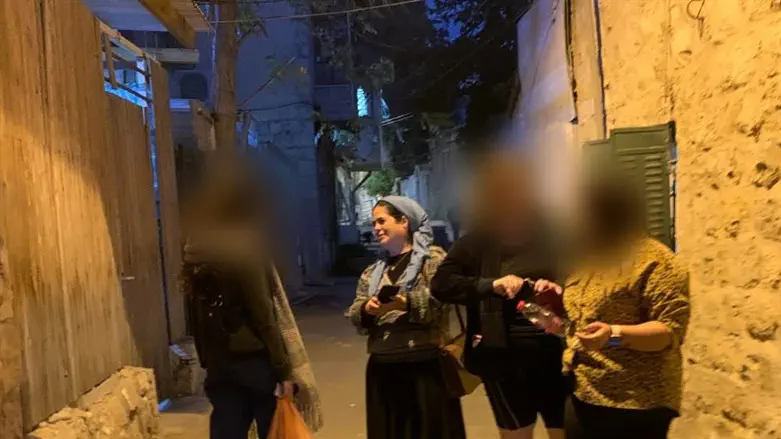 פעילת "שירת הלב" עם נערות