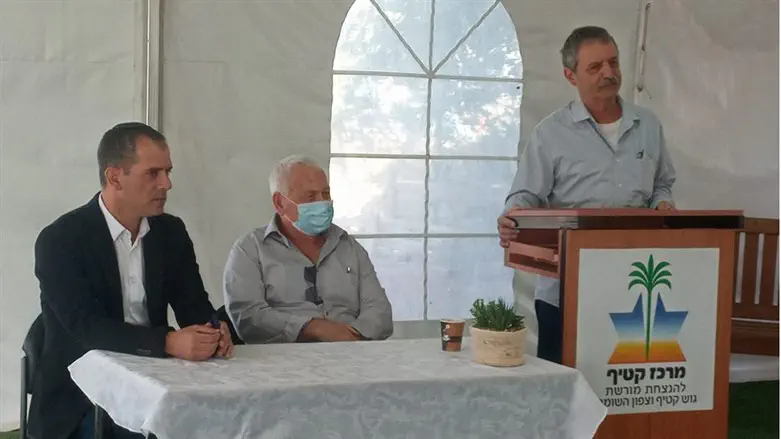 איתמר רביבו (משמאל(