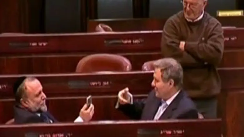 הכנסת חוגגת