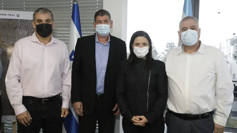 איתנות פיננסית ויציבות כלכלית