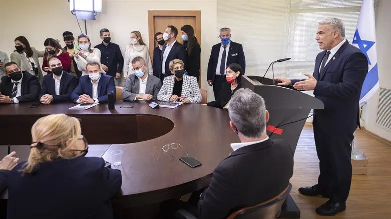 לפיד בישיבת הסיעה