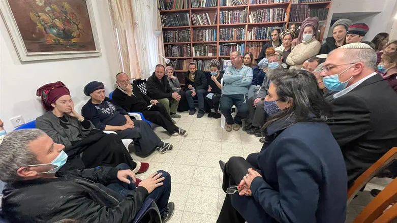 שקד ואורבך בבית משפחת דימנטמן