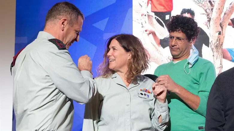 הענקת הדאגה לתא"ל הדס מינקה ברנד
