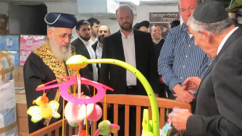 Главный сефардский раввин Израиля раввин Ицхак Йосеф посещают "Эфрат"