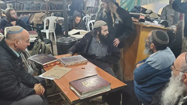 Мэр Кирьят-Арбы посетил ешиву Хомеш